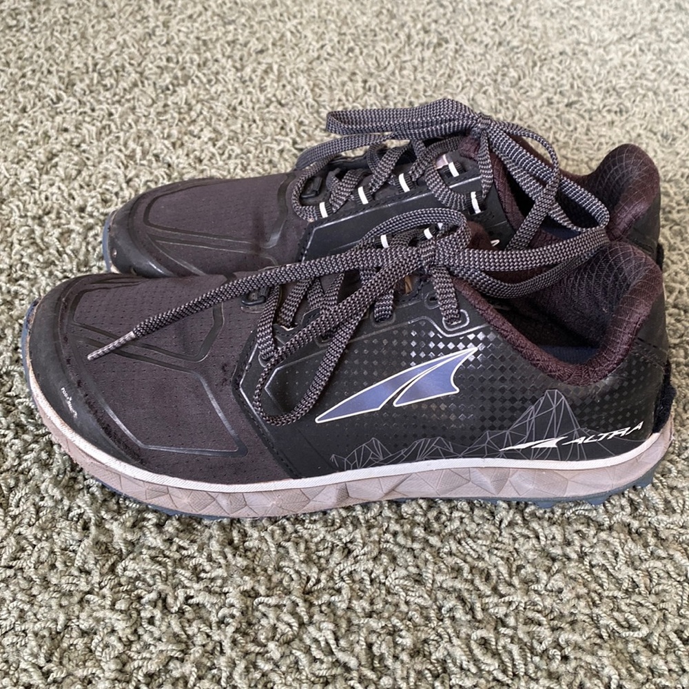 Black Altra Superior Trail Shoe W 7.5